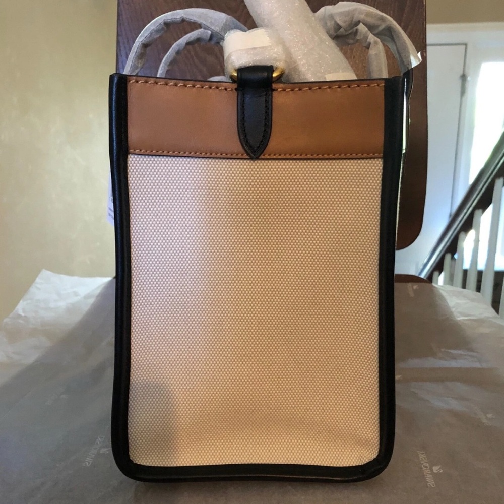 Coach Field Tote Leatherware NEW WITH TAG
COMES WITH POUCH, STRAP AND DUST BAG - Picture 7 of 13